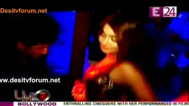 00_02_32 - sara khan16