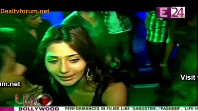 00_02_36 - sara khan16