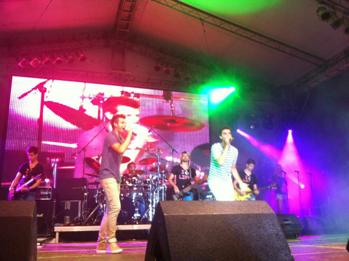 224349_428898417153507_1262186608_n