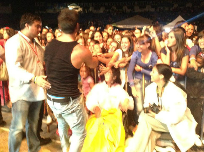 297419_428929133817102_753001990_n