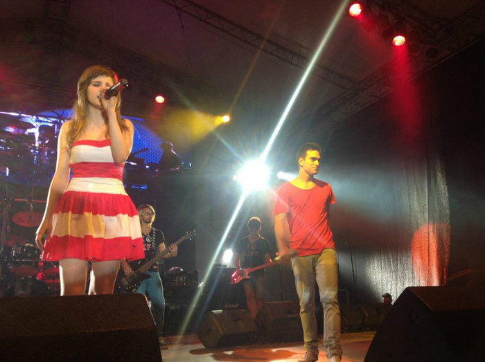 297477_428924550484227_973673470_n