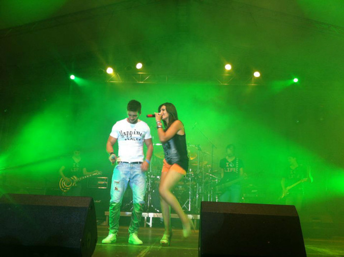 552071_428919860484696_1983395073_n