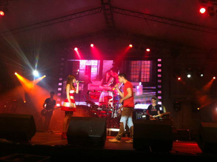 559293_428925003817515_551891641_n