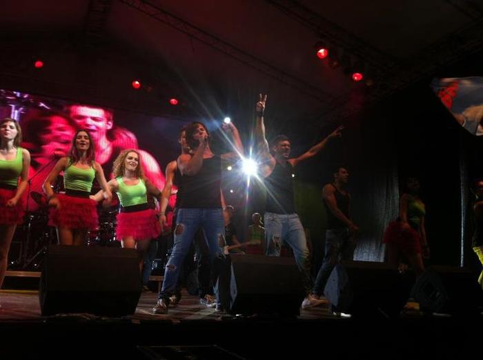 576221_428930347150314_1884219586_n