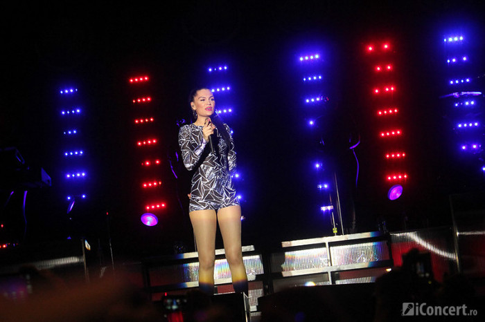 jessiej-mamaia-orange-summer-party-30 - Jessie J Concert in Romania