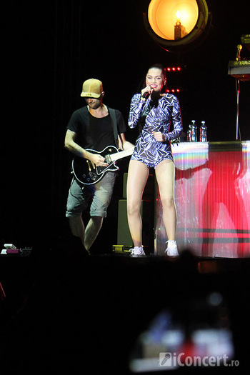 jessiej-mamaia-orange-summer-party-40 - Jessie J Concert in Romania