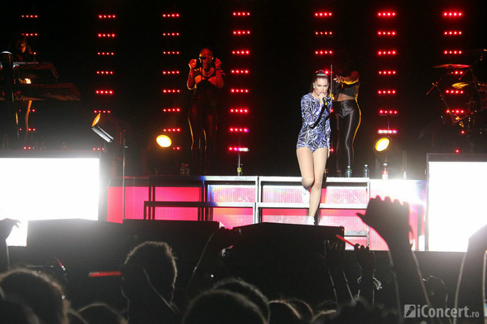 jessiej-mamaia-orange-summer-party-43 - Jessie J Concert in Romania