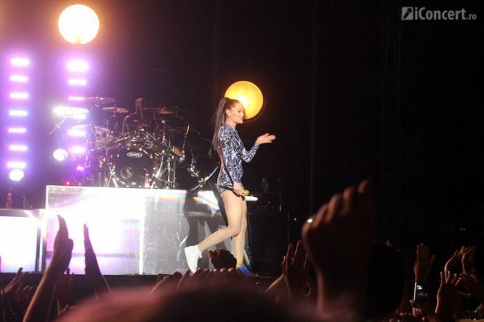 jessiej-mamaia-orange-summer-party-48