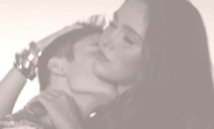 R: ahhh!!! DREW!!:(( nuuu!! D: LASA ..shh....[vrand sa`i dea chiloti jos..] - xX Partea 2 Xx