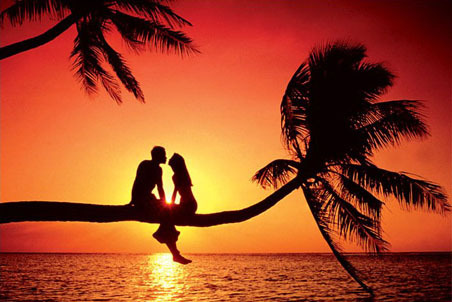 summer-love-kissing-at-sunset - Love