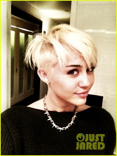 miley-cyrus-haircut-03 - Miley Cyrus New Short Hair SOC