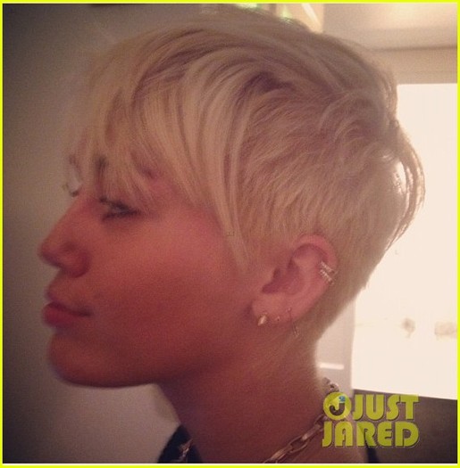 miley-cyrus-haircut-05 - Miley Cyrus New Short Hair SOC