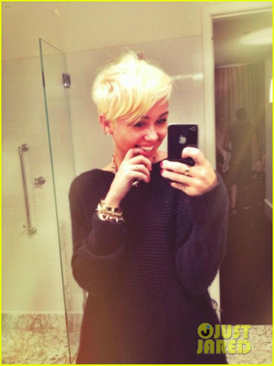 miley-cyrus-haircut-06 - Miley Cyrus New Short Hair SOC