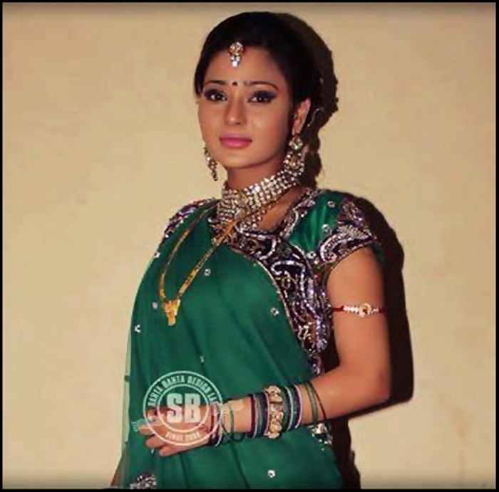 ` Shona - xq -          Sara Khan - xq