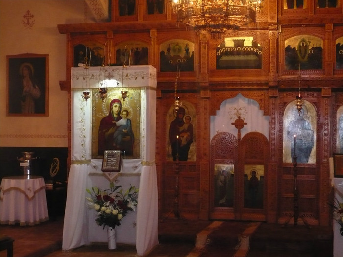 P1130039; INTERIOR BISERICA VECHE

