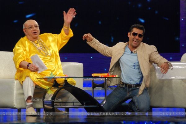 101312-salman-khan-with-bejan-daruwalla-in-bigg-boss-4