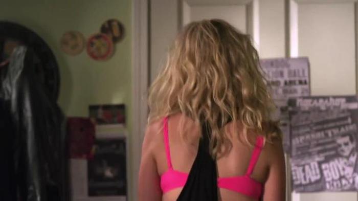 cris: hei caroline unde pleci? - The vampire diaries banda 2