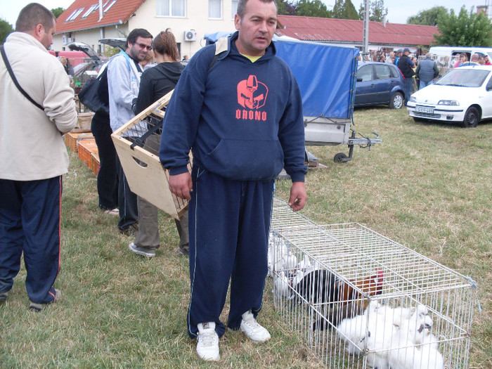 SDC11365 - piata monor august 2012