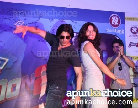 shahrukh-khan-and-priyanka-chopra-to-dance-for-the-audience-and-give-them-such-a-nice-christmas-surp