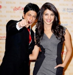 Shahrukh-Khan-and-Priyanka-Chopra-e1320690258494-292x300 - Priyanka Chopra