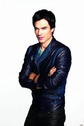 da este identica la chip dar la suflet nu - The vampire diaries banda 2