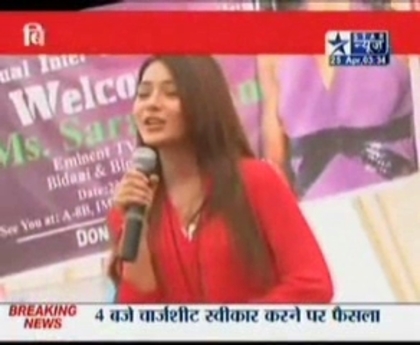 00_02_32 - sara khan16