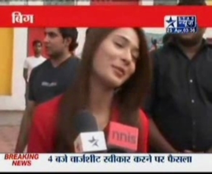 00_04_19 - sara khan16