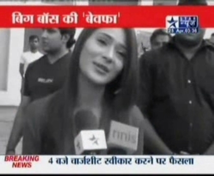 00_04_22 - sara khan16