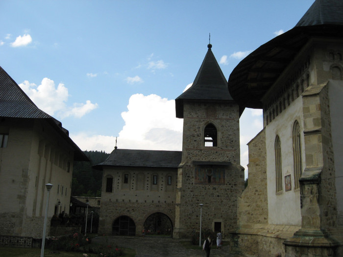 acest turn cu paraclis a fost adaugat de Stefan cekl Mare 1498
