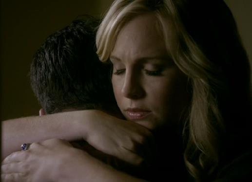 caroline: dabia astept sa merg acasa - The vampire diaries banda 2