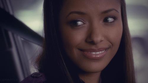 sunteti norocoase - The vampire diaries banda 2