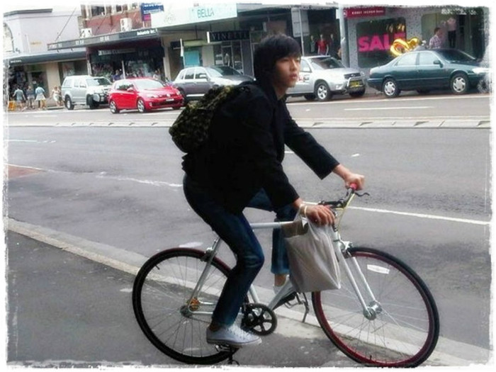 Treci,incoa si invata`ma si pe mn sa merg cu bicicleta!:p - o For SongJoongKi