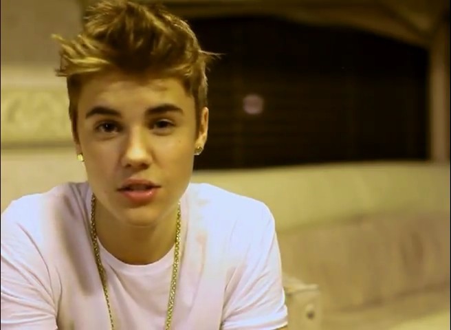 M`am ridicat si am aprins lumina si surpriza patu rosu...x_X