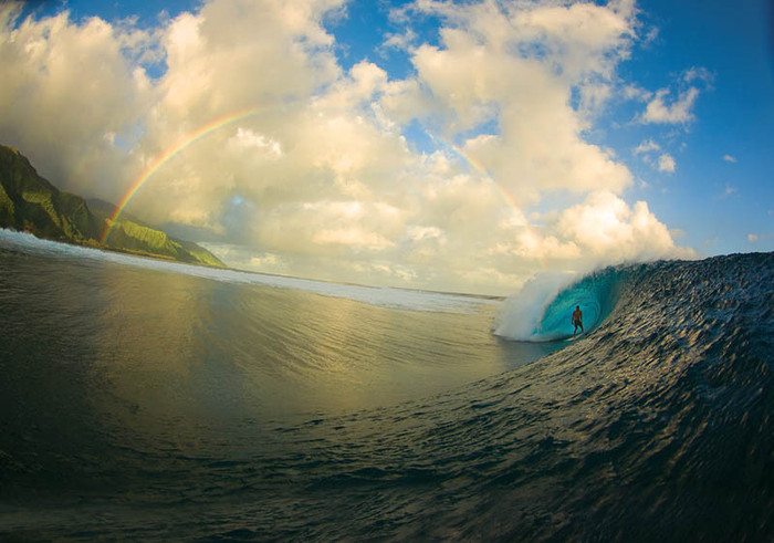 3. Surfing / curcubeu - Frumusetea lunii - surprinsa in 50 de imagini