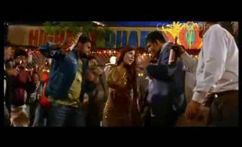 00_03_32 - sara khan16