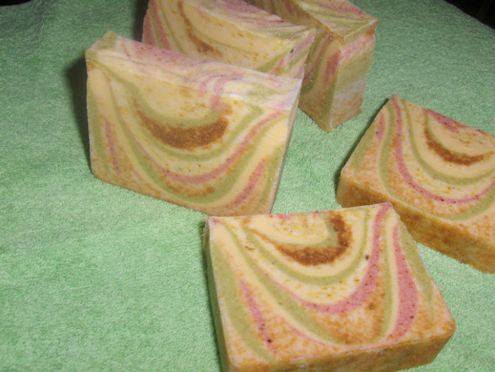 Curcubeu plutitor cu lapte de capra