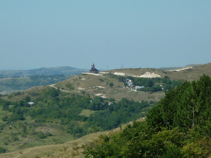 biserica dintr-o piatra - Dealul Istrita