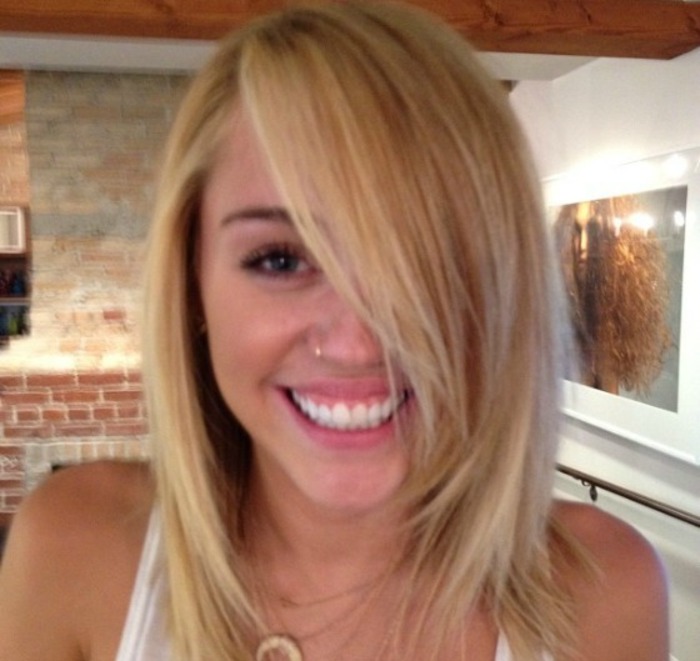 miley-cyrus-twitter-pic-2012 - Miley C