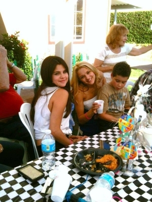 normal_s06~0 - xX_Birthday Party for Joey King