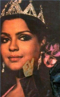 Zeenat_Aman_1259903160_2