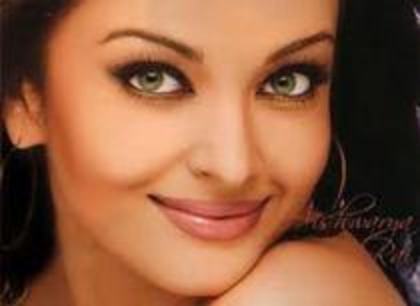 79572638_OFUDIKJ3 - Aishwarya Rai-POZE SPECIALE