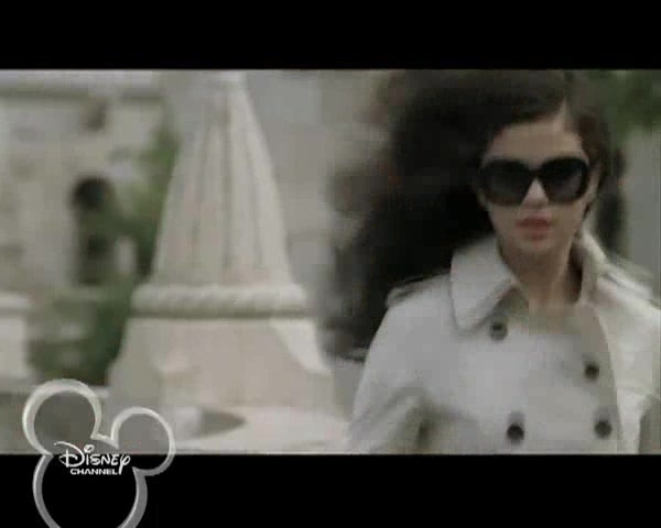 Te sun eu deseara pa!(fugind)