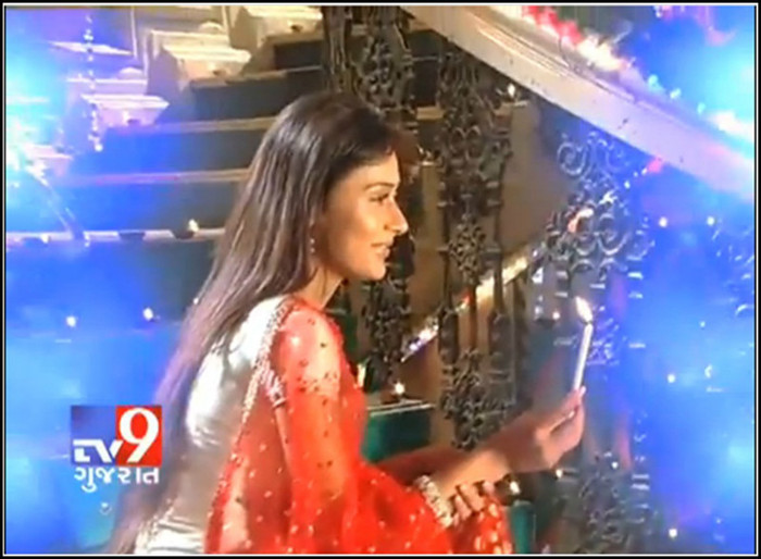 1-vert - SARA KHAN NEW PIC