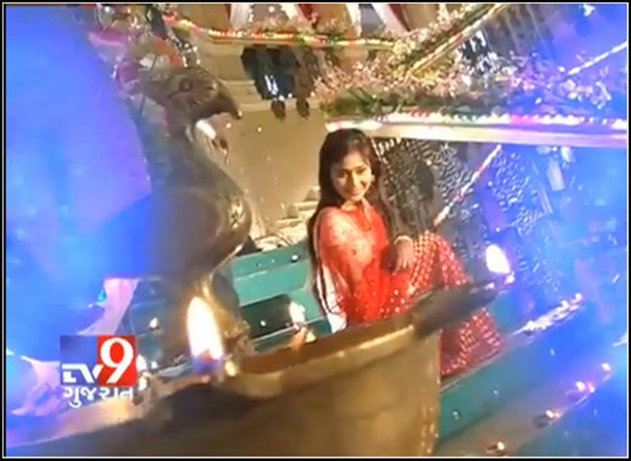 2-vert - SARA KHAN NEW PIC