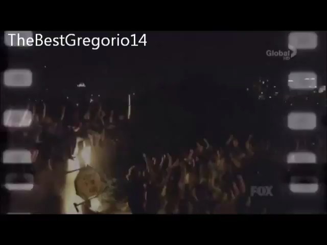 bscap0087 - xX_Teen Choice Awards 2012 - Singing Happy Birthday to Selena