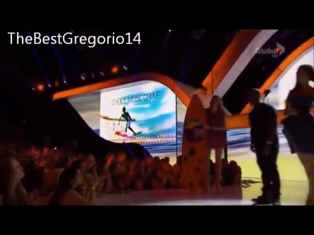 bscap0093 - xX_Teen Choice Awards 2012 - Singing Happy Birthday to Selena