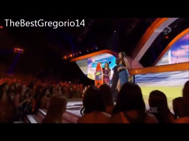 bscap0096 - xX_Teen Choice Awards 2012 - Singing Happy Birthday to Selena