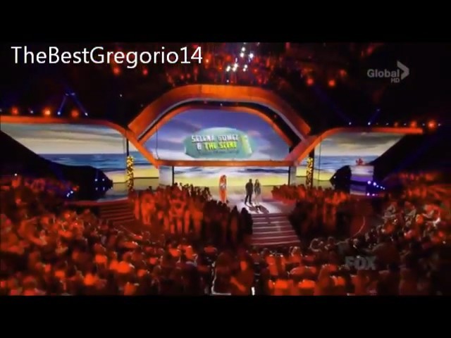 bscap0104 - xX_Teen Choice Awards 2012 - Singing Happy Birthday to Selena
