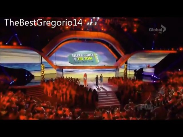 bscap0106 - xX_Teen Choice Awards 2012 - Singing Happy Birthday to Selena