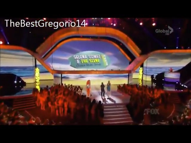 bscap0107 - xX_Teen Choice Awards 2012 - Singing Happy Birthday to Selena